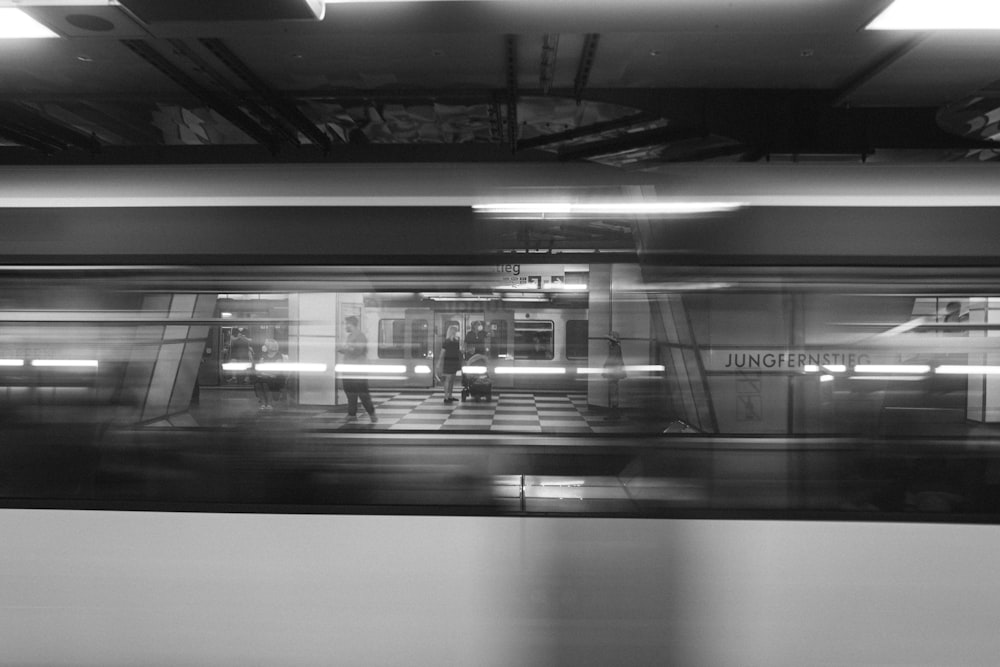 a blurry image of a train