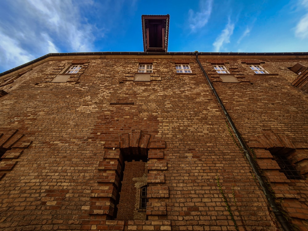 a brick building with windows