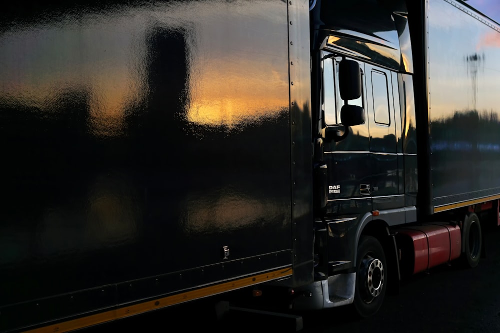 Un camion sur la route