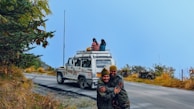 Team members of Diyarbakır Yamaç Oto Çekici smiling next to their vehicles.