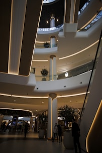 An interactive 3D model of a commercial mall with animated lighting effects.