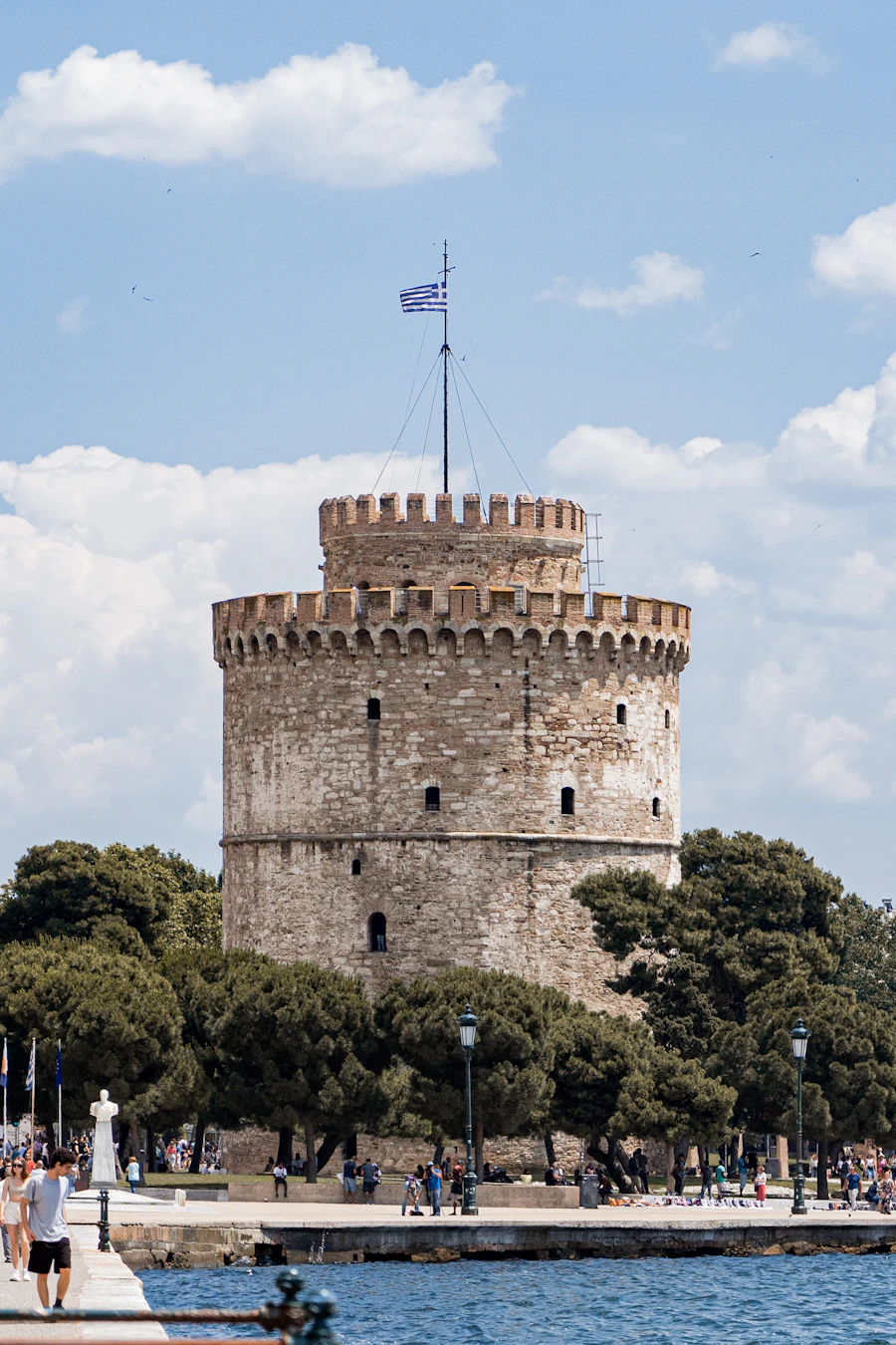 Thessaloniki waterfront with the White Tower — city establishing view, not a clinic photograph.