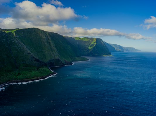A body of water with mountains in the background — Hawaiʻi Island (the Big Island), United States