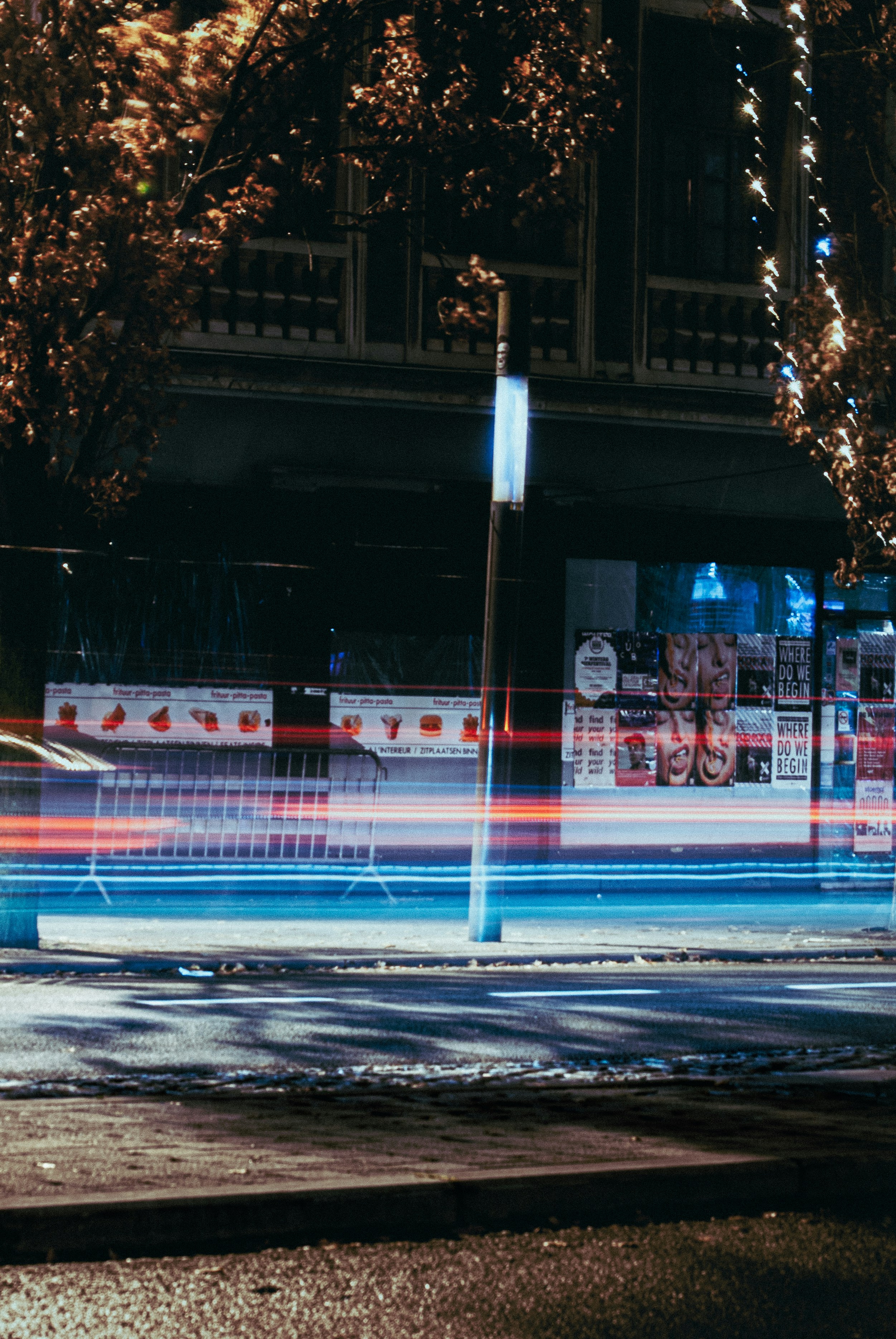 une image floue d’un bâtiment