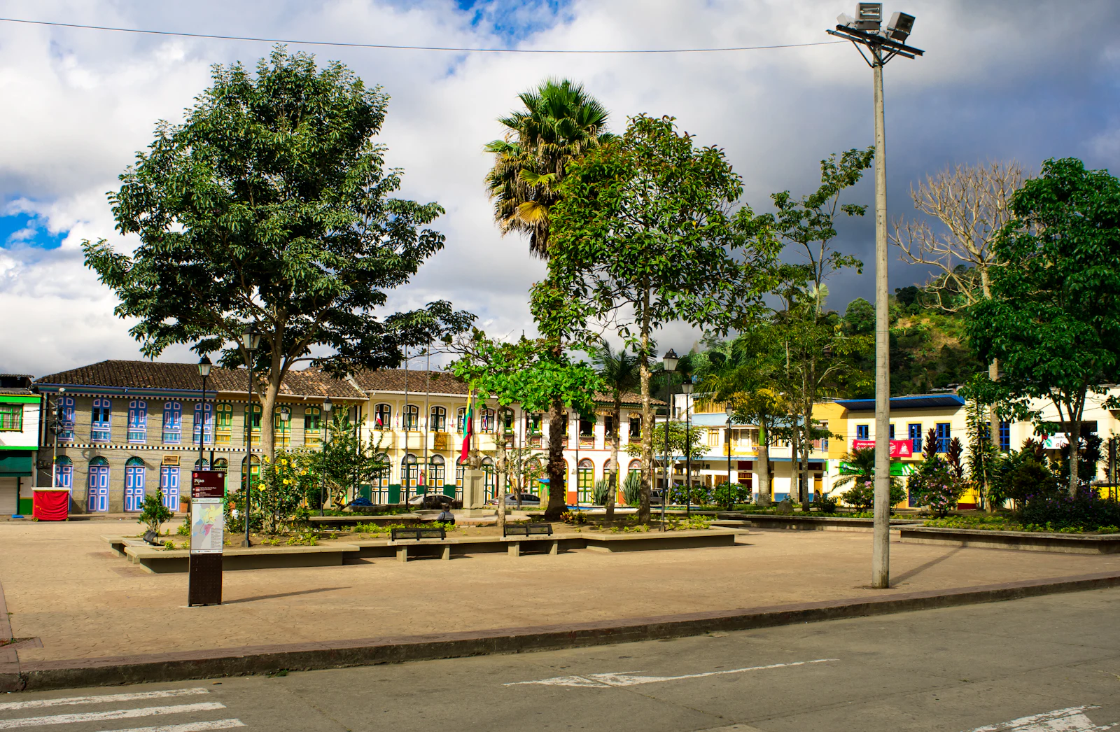 Place d’un village de la cordillère du Quindío