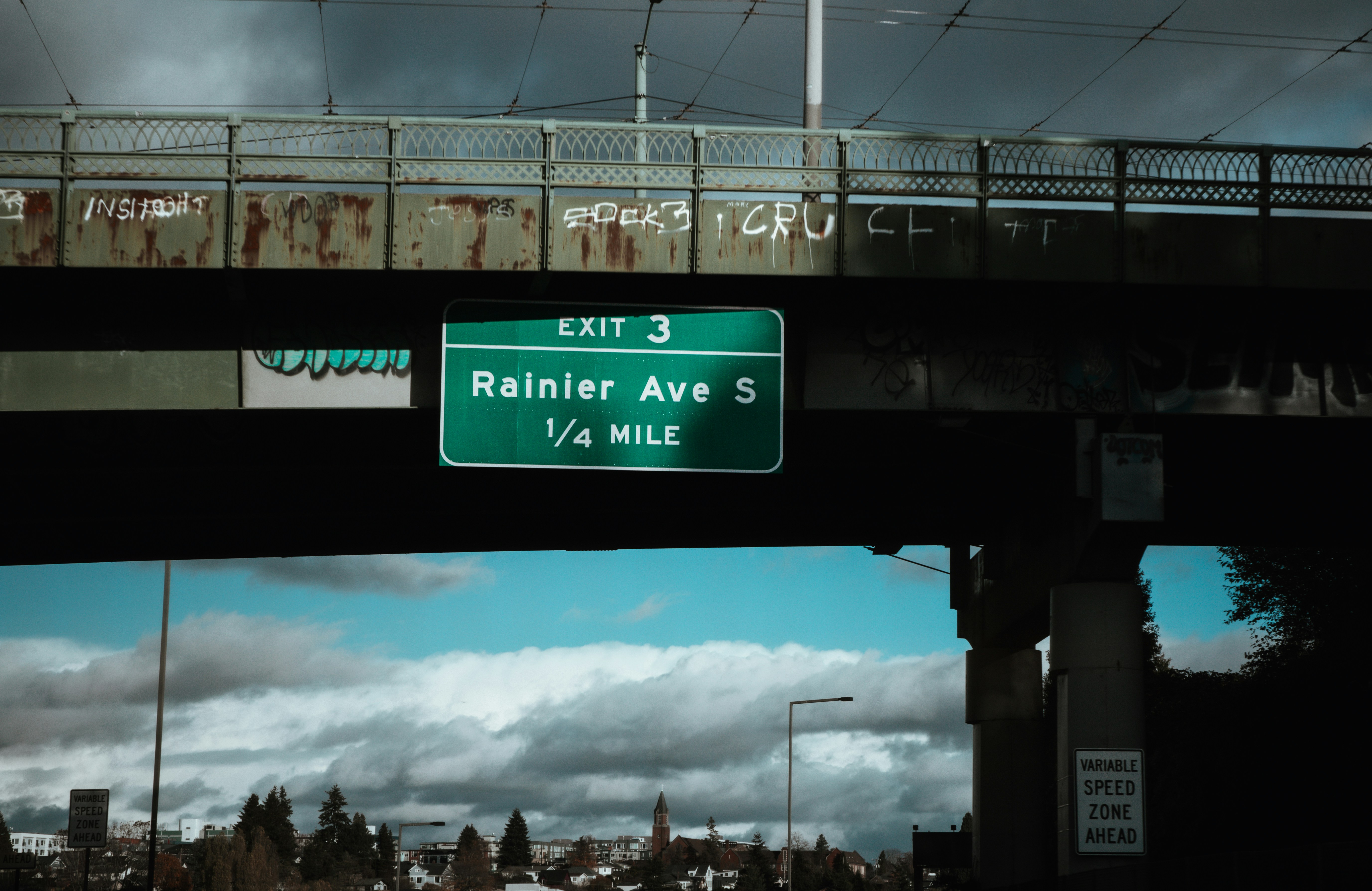 photo-1669601060458-ebbf15f4f9ee?ixid=M3wxMjA3fDB8MXxzZWFyY2h8MTR8fGJ1eSUyMHZvaXAlMjB0cmFmZmljfGVufDB8fHx8MTc1MTg0NzEwM3ww\u0026ixlib=rb-4.1.0