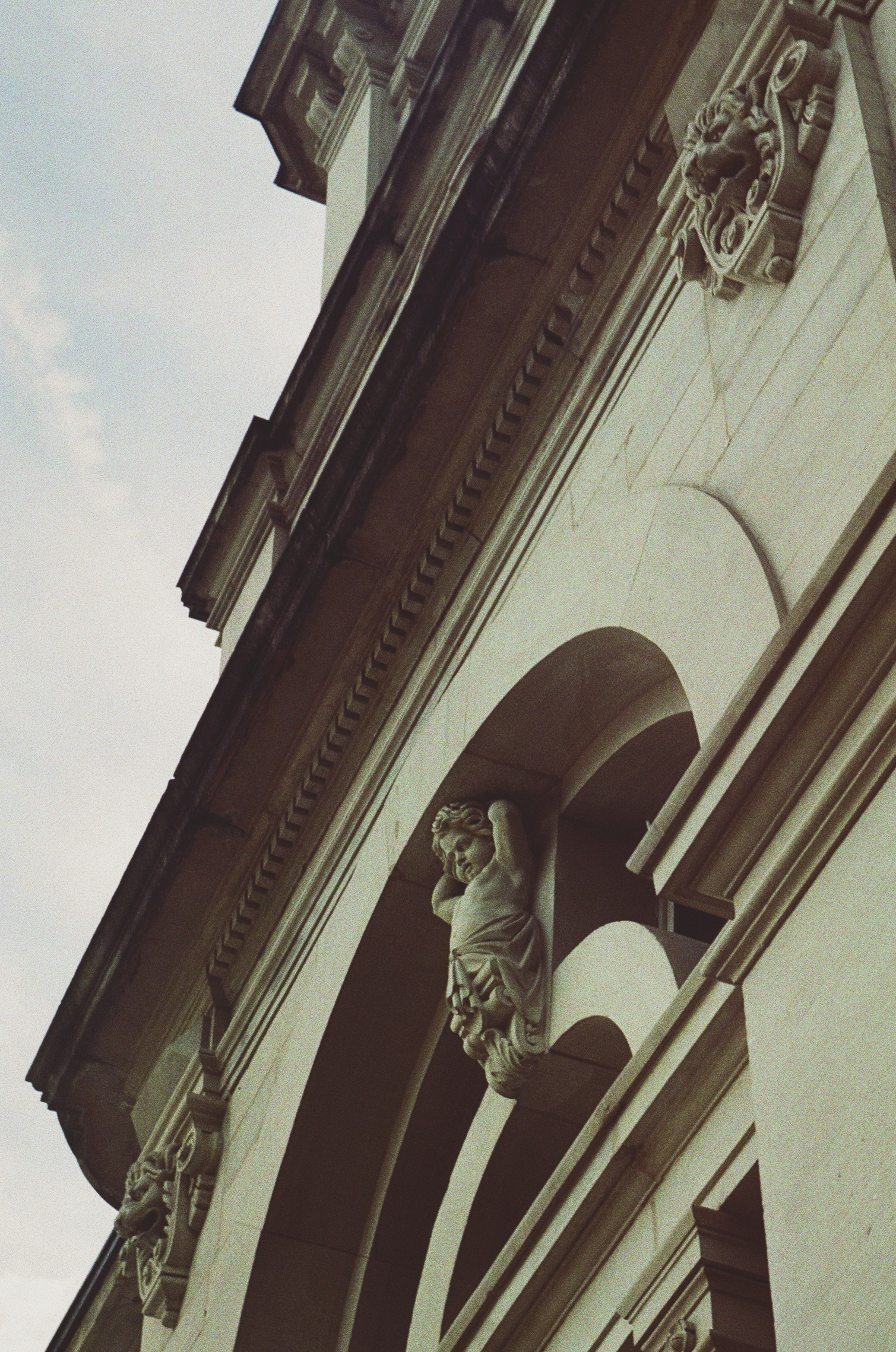 Photo by saahthay