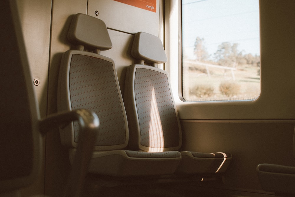 einen Sitzplatz im Zug