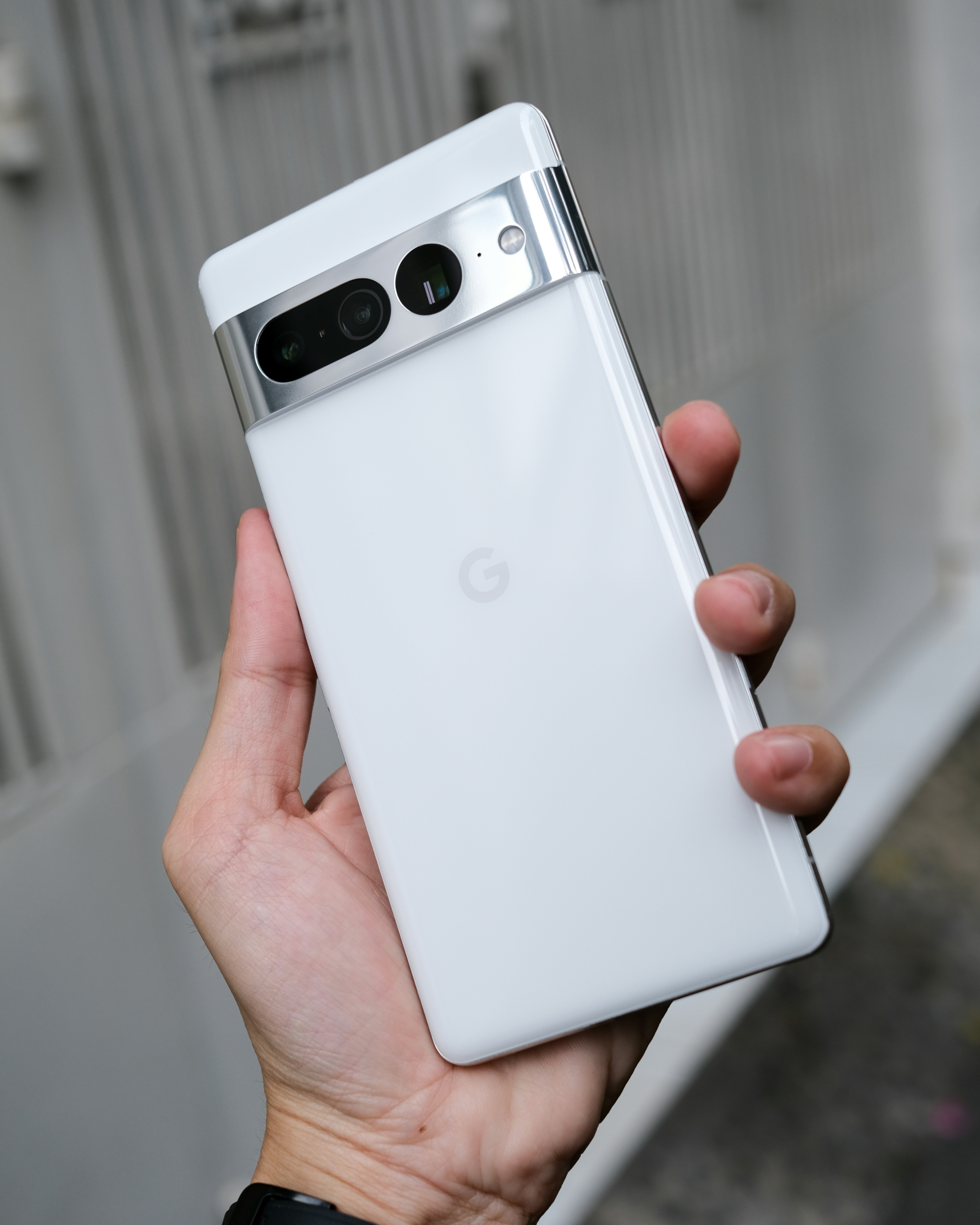 Google Pixel 8 Pro showcasing AI-powered photography and clean Android interface