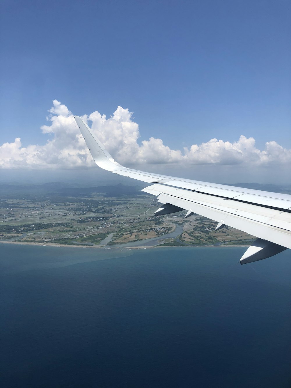 an airplane wing over a body of water