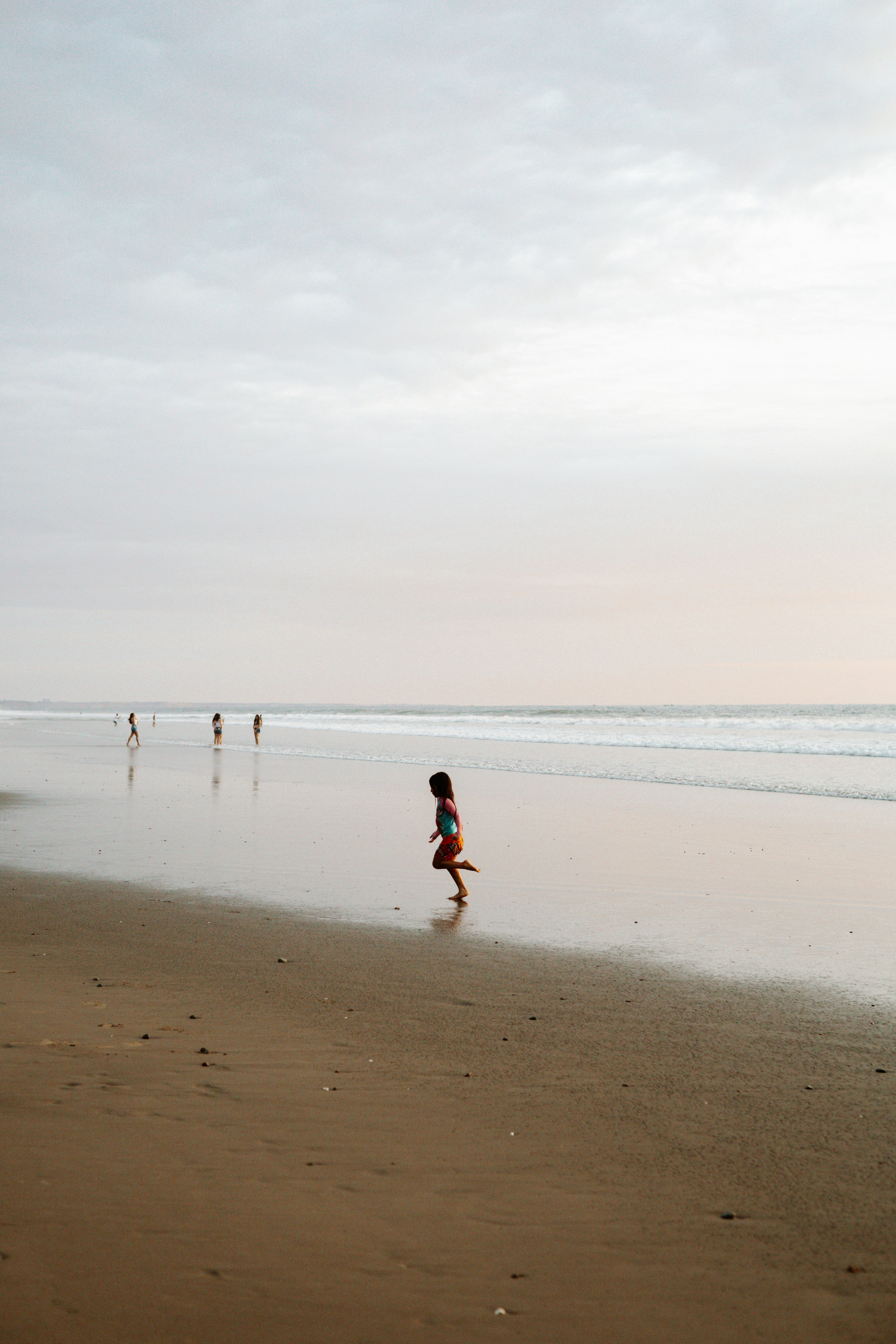 Un groupe de personnes sur une plage