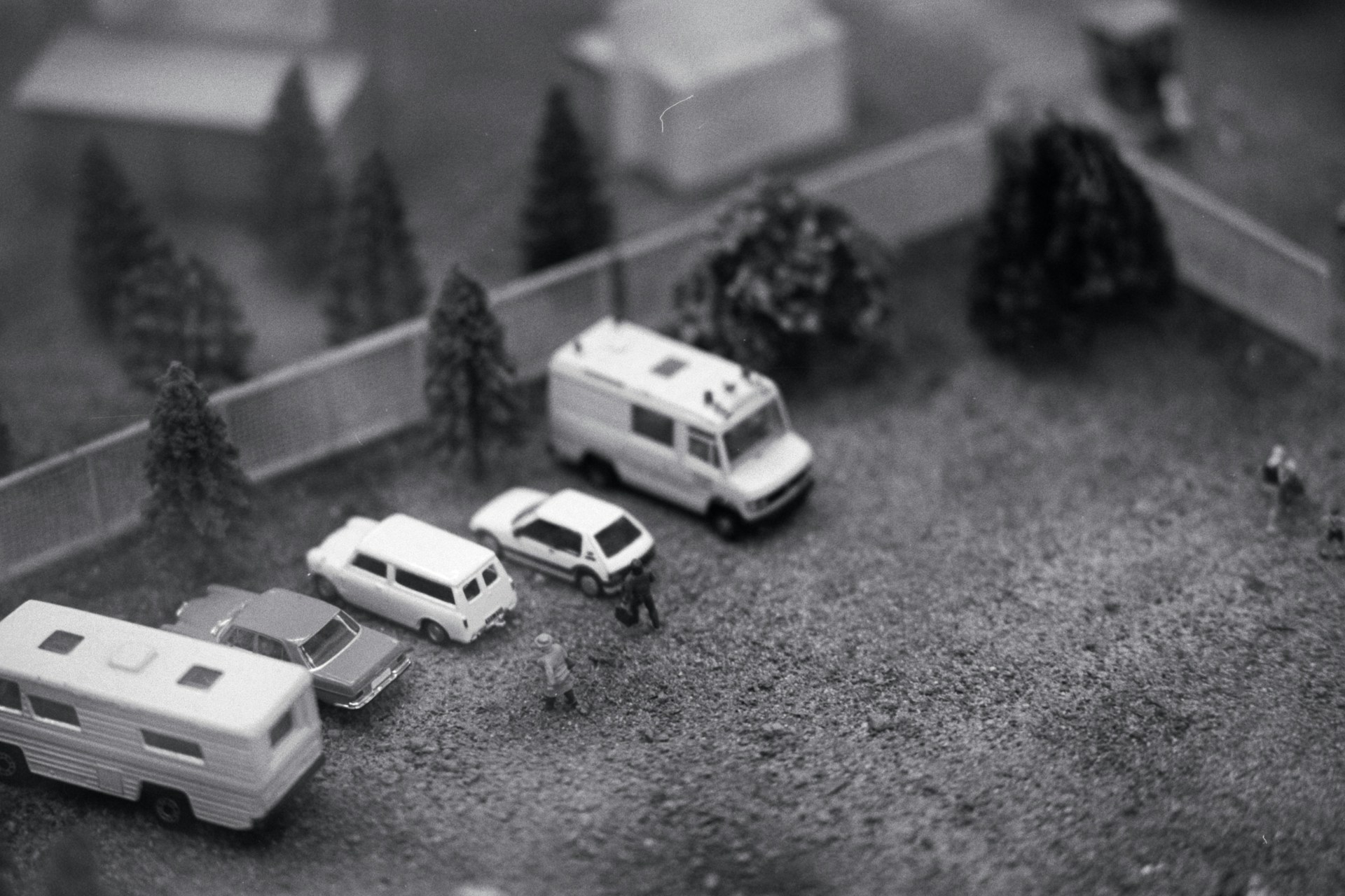 gray computer monitor