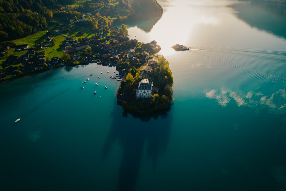 Ein Boot auf dem Wasser