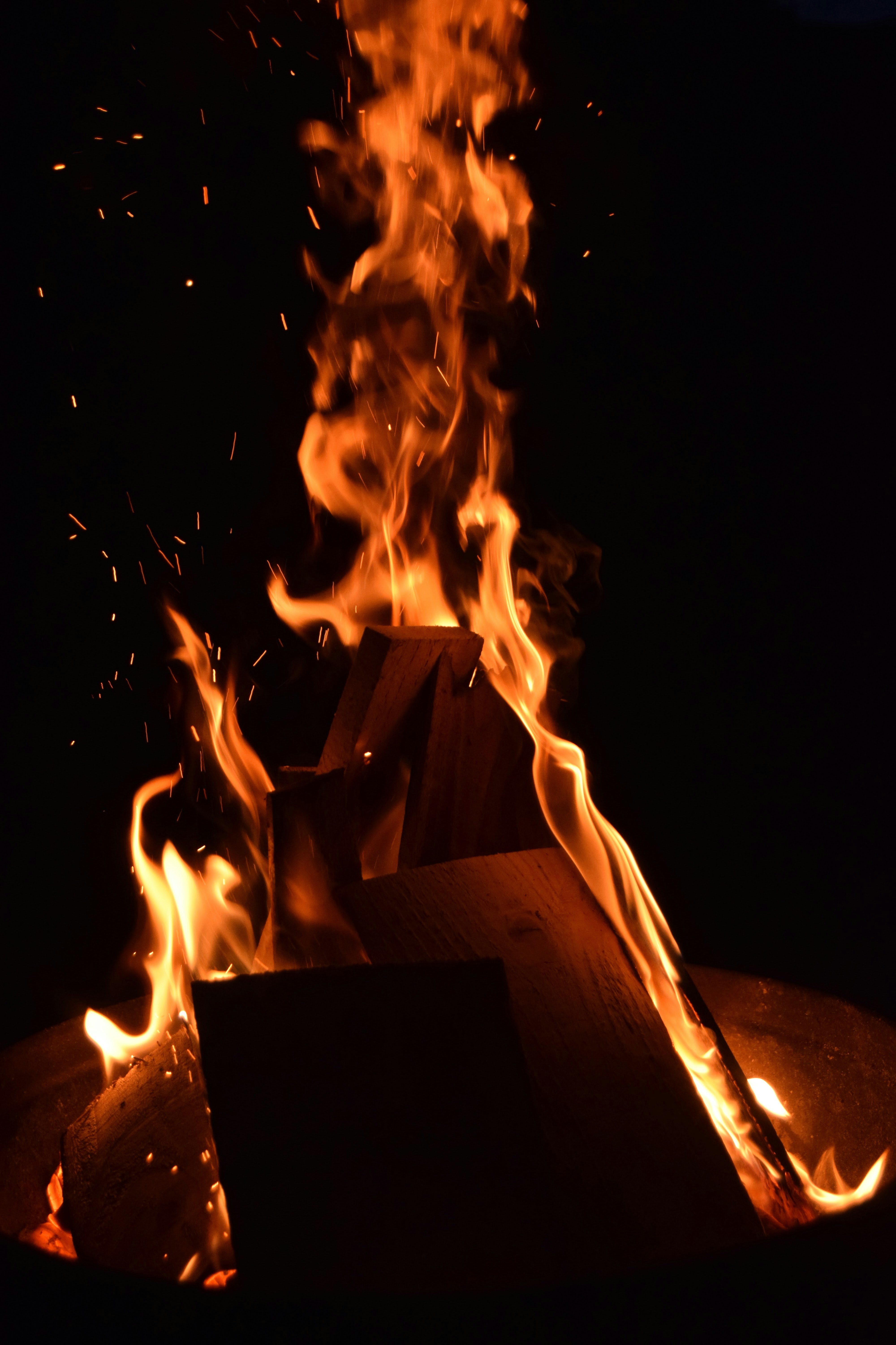 A close-up of a fire photo – Free Image on Unsplash