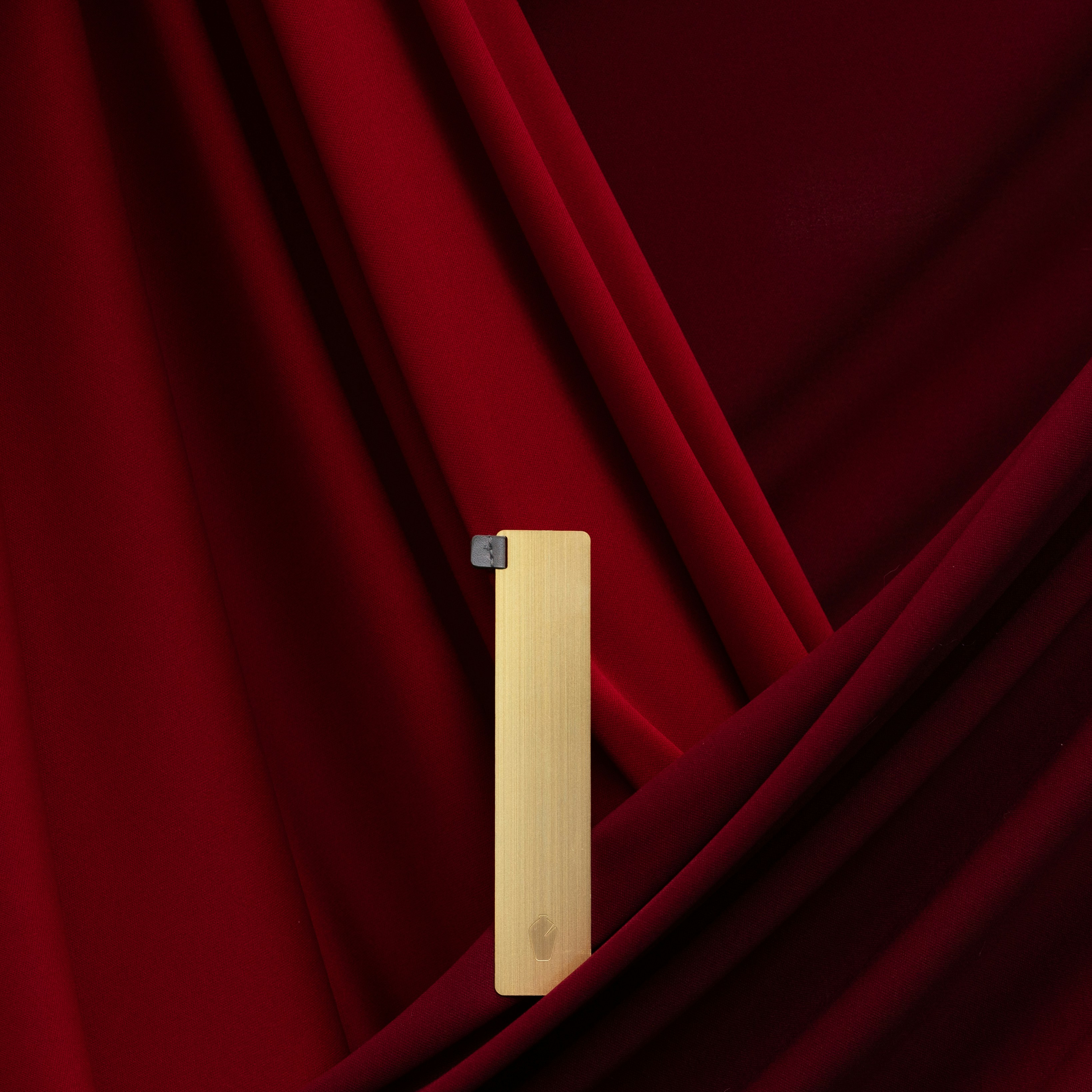 un objet blanc et rouge