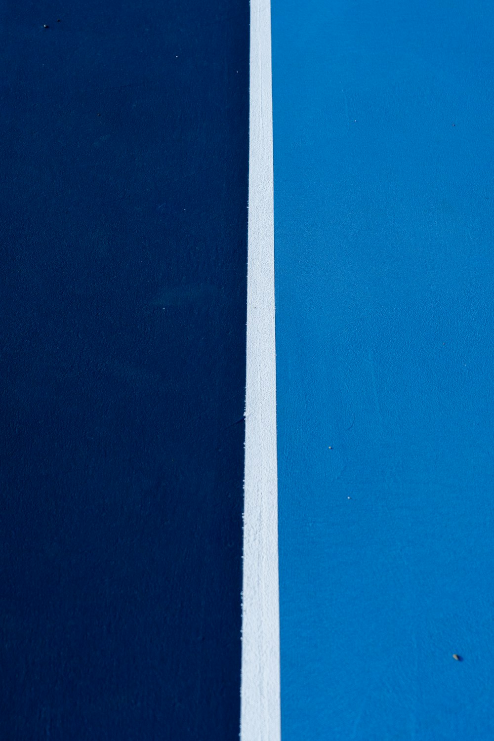 青と白の縞模様の表面