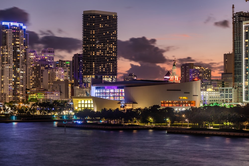 a city skyline at night