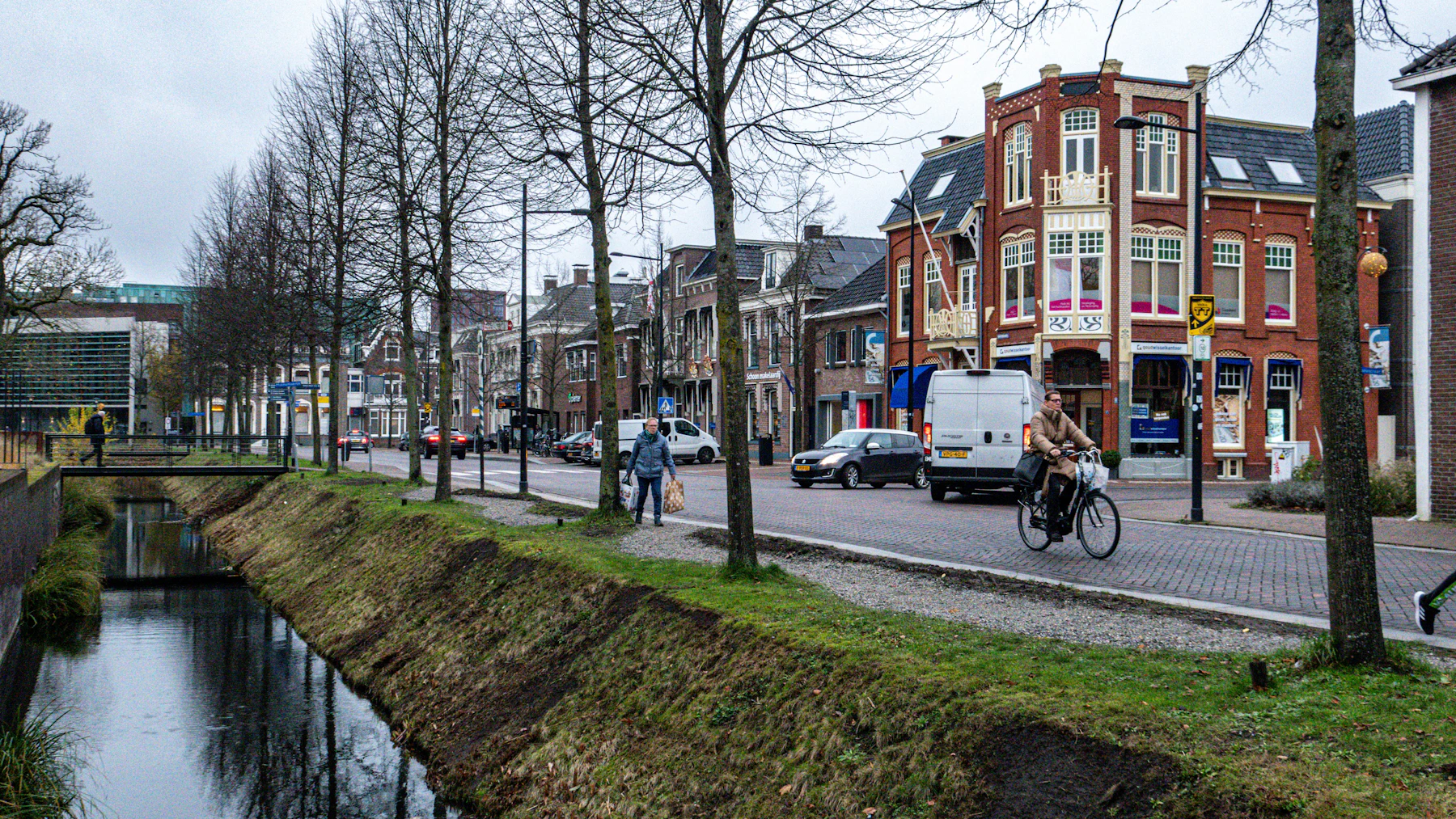 Cyclist along the canal in Assen