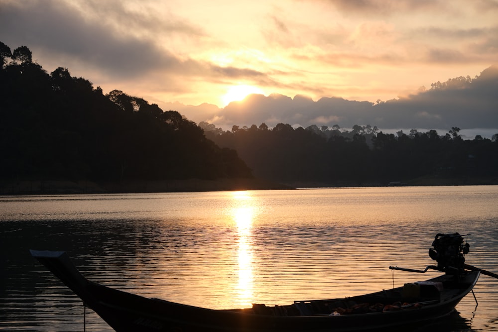 Un barco en el agua