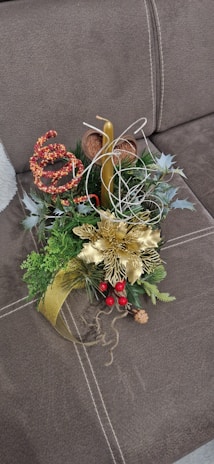 Beautiful table centerpiece from Amazon with candles and flowers.