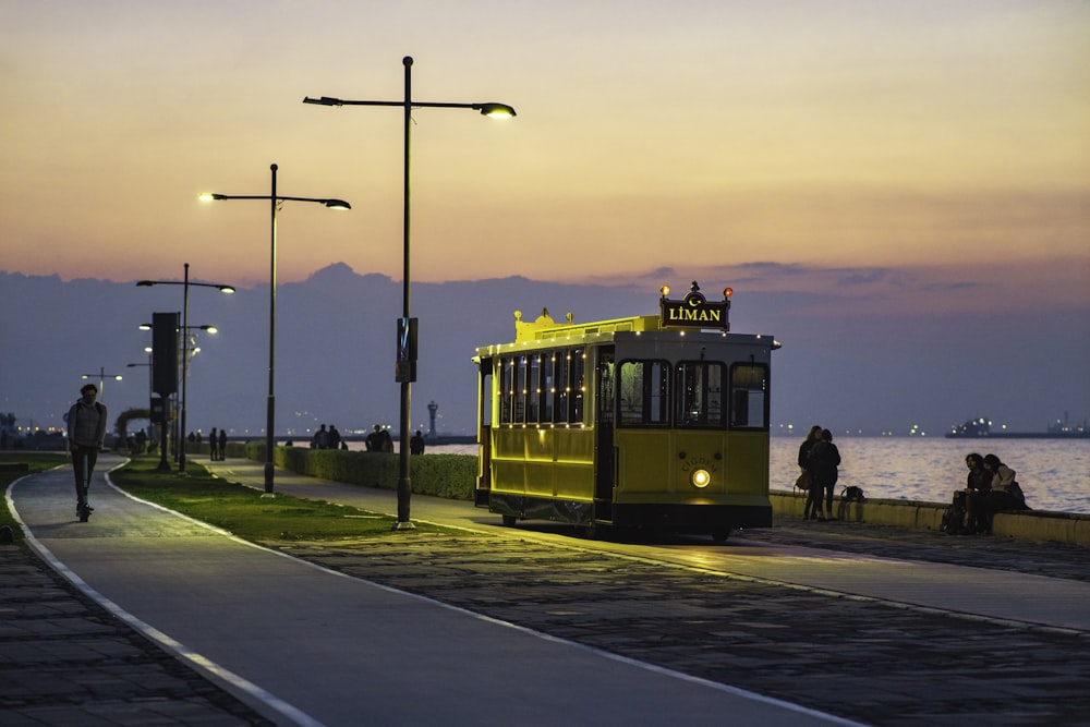 Un tren en las vías