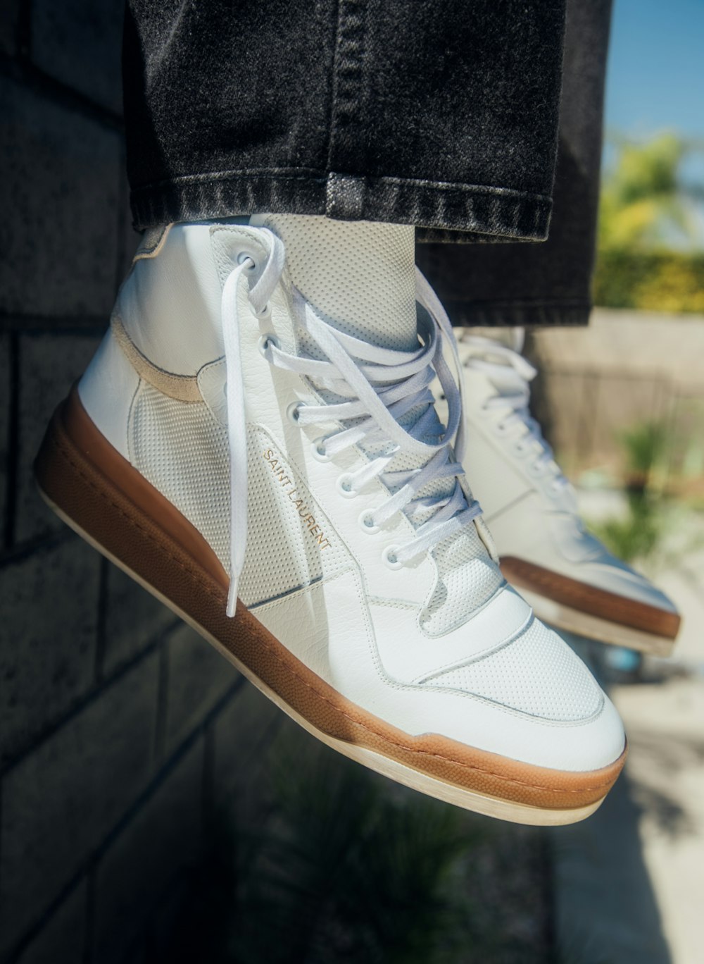 a person wearing a pair of white shoes photo – Free Skate Image on Unsplash