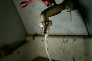 a water hose attached to a metal pipe