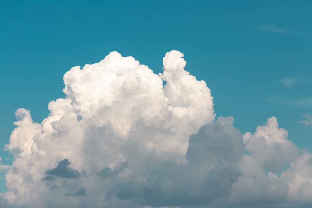 a large white cloud in the sky