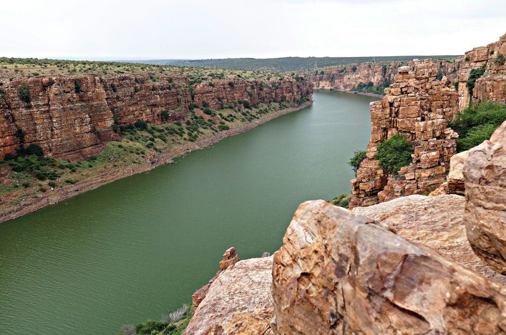 a body of water between rocky cliffs