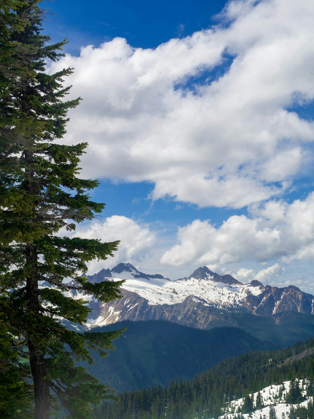 a snowy mountain range