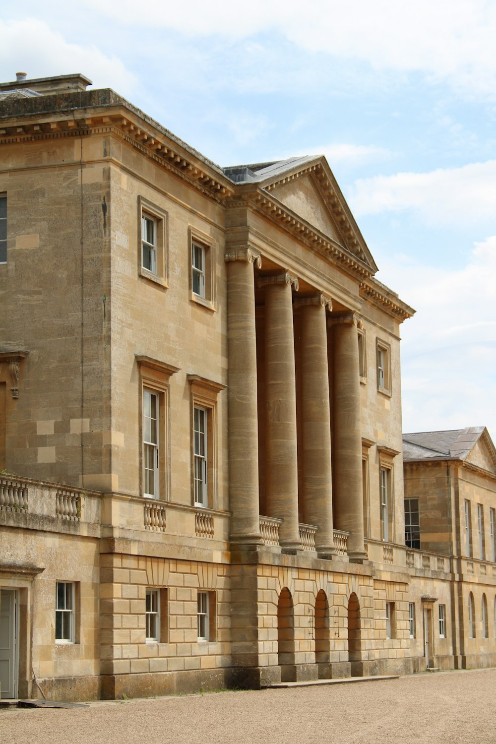 a building with pillars