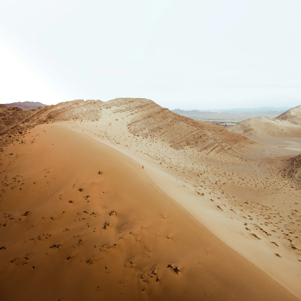 Un desierto con arena