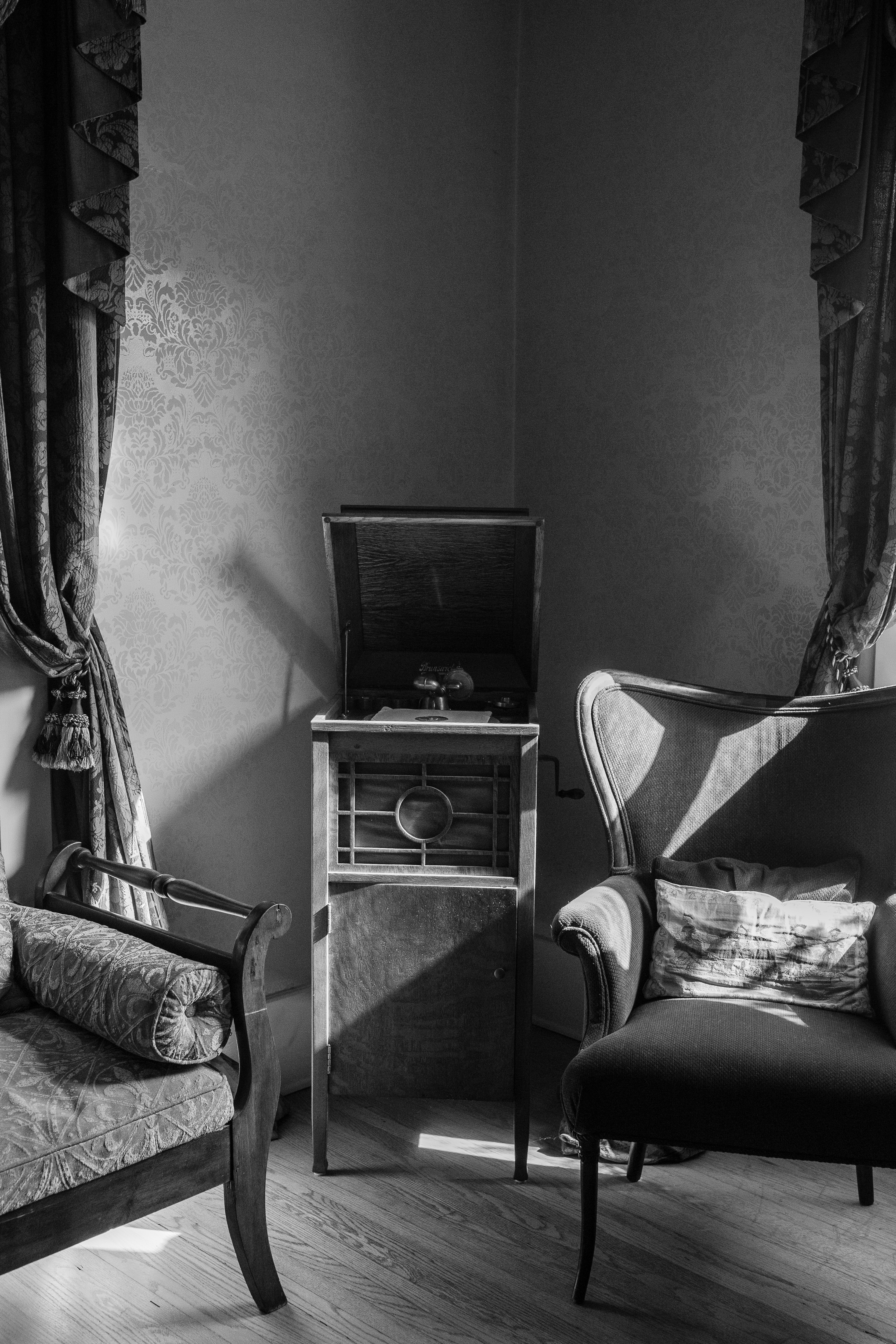 A black and white photo of a living room