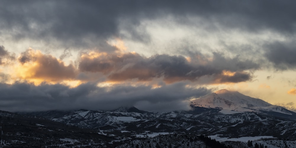 a snowy mountain range