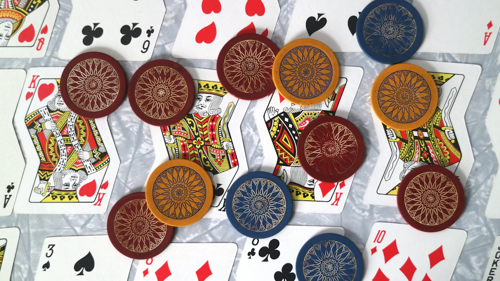Le bouton de dealer au poker, symbole de la meilleure position à la table