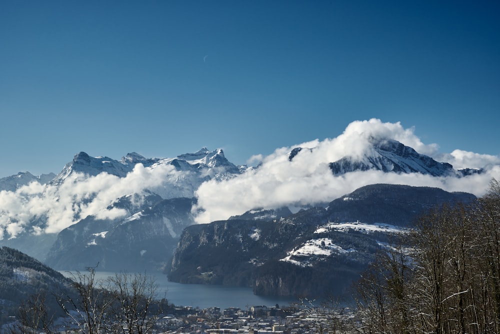 a snowy mountain range