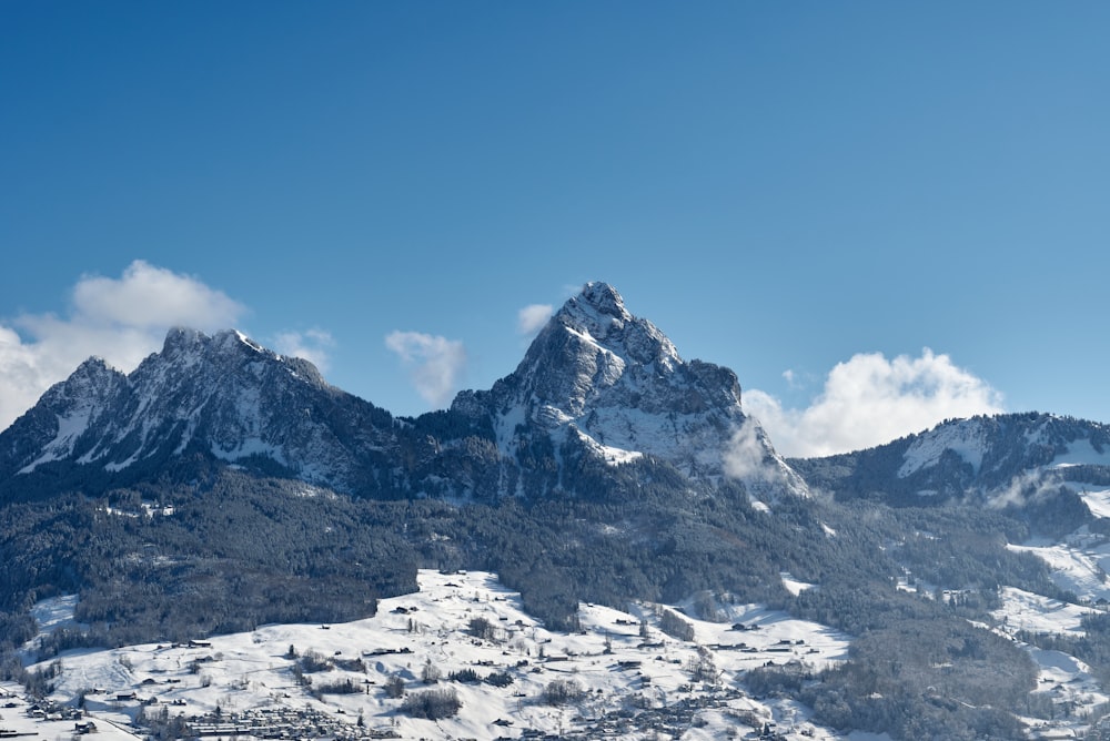 a snowy mountain range