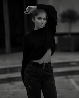 Photo 1670108526996 B0d38df2b208?q=85&w=275&h=400&fit=crop