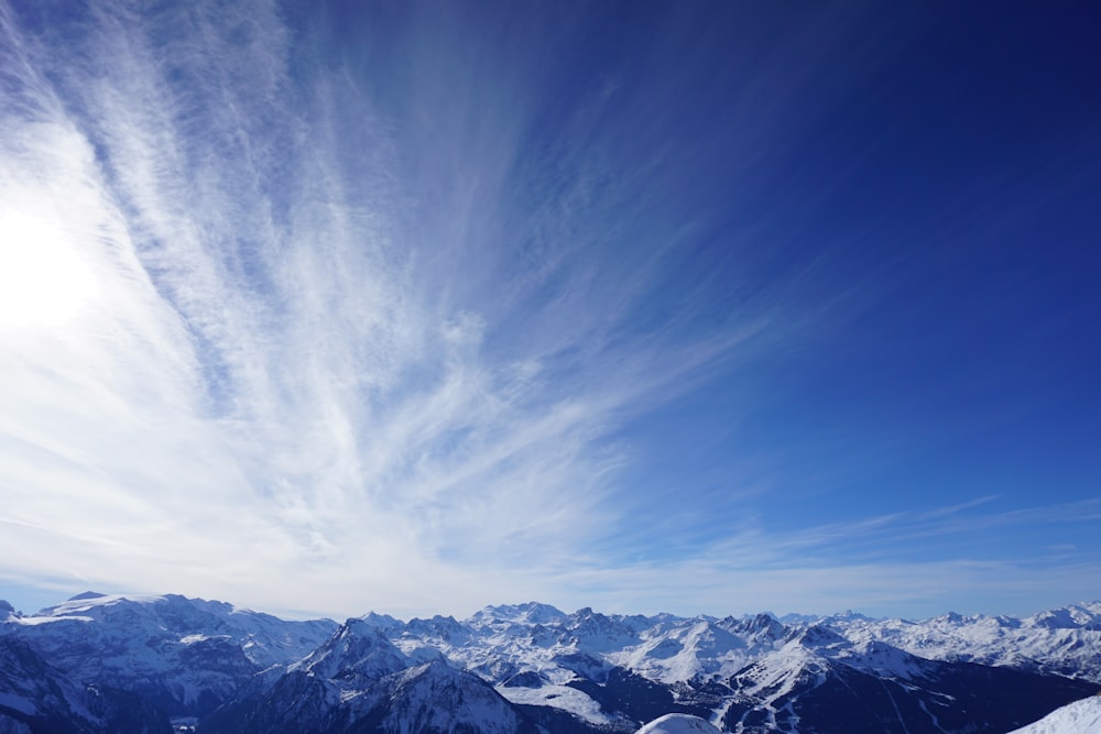 a snowy mountain range