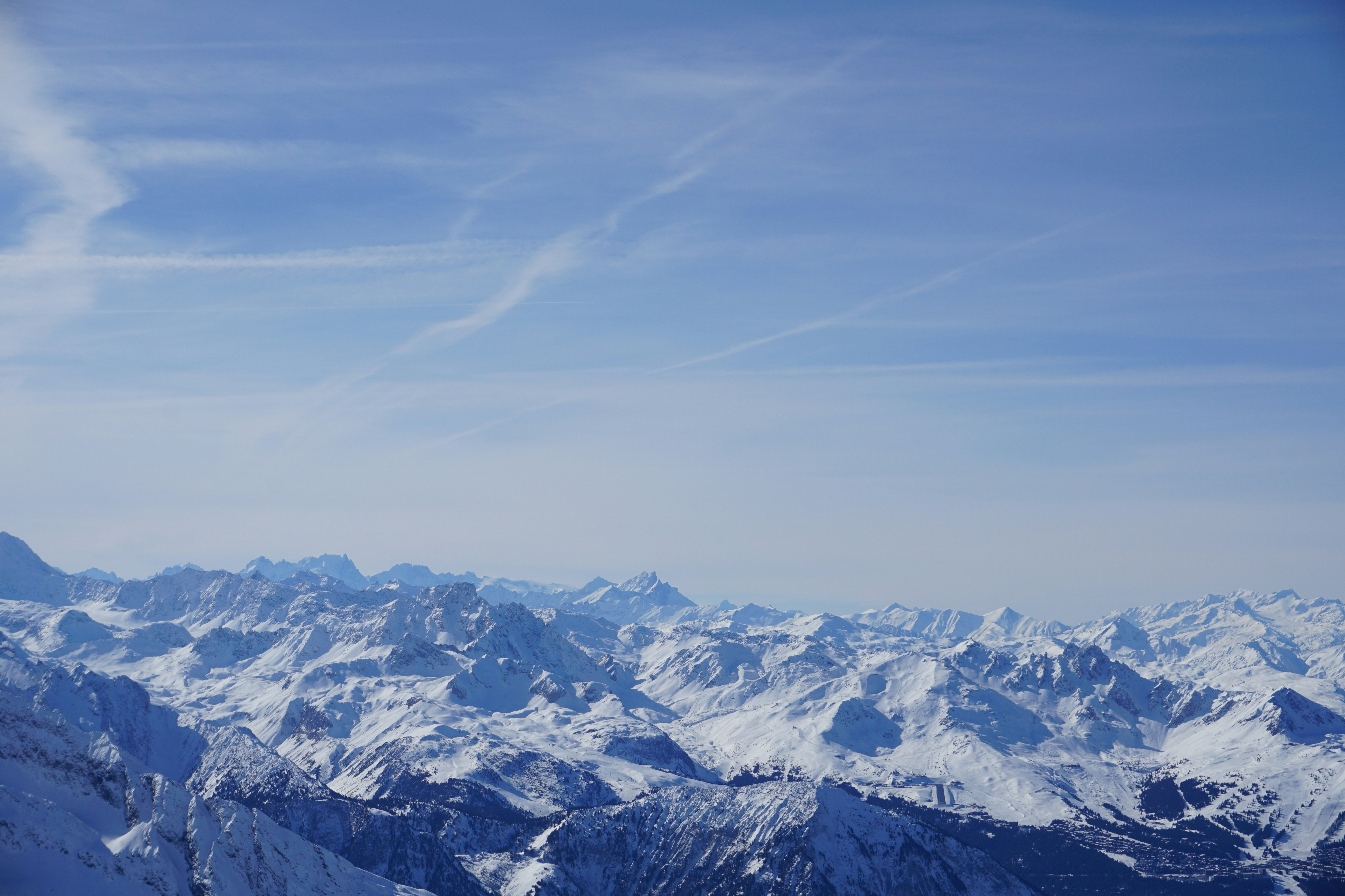 a snowy mountain range