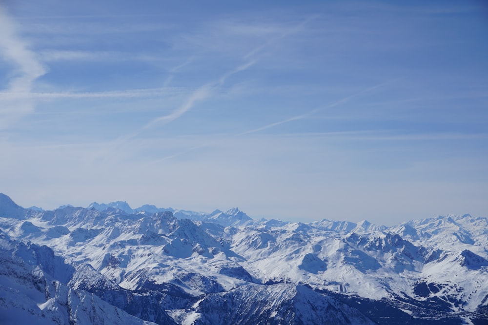 a snowy mountain range