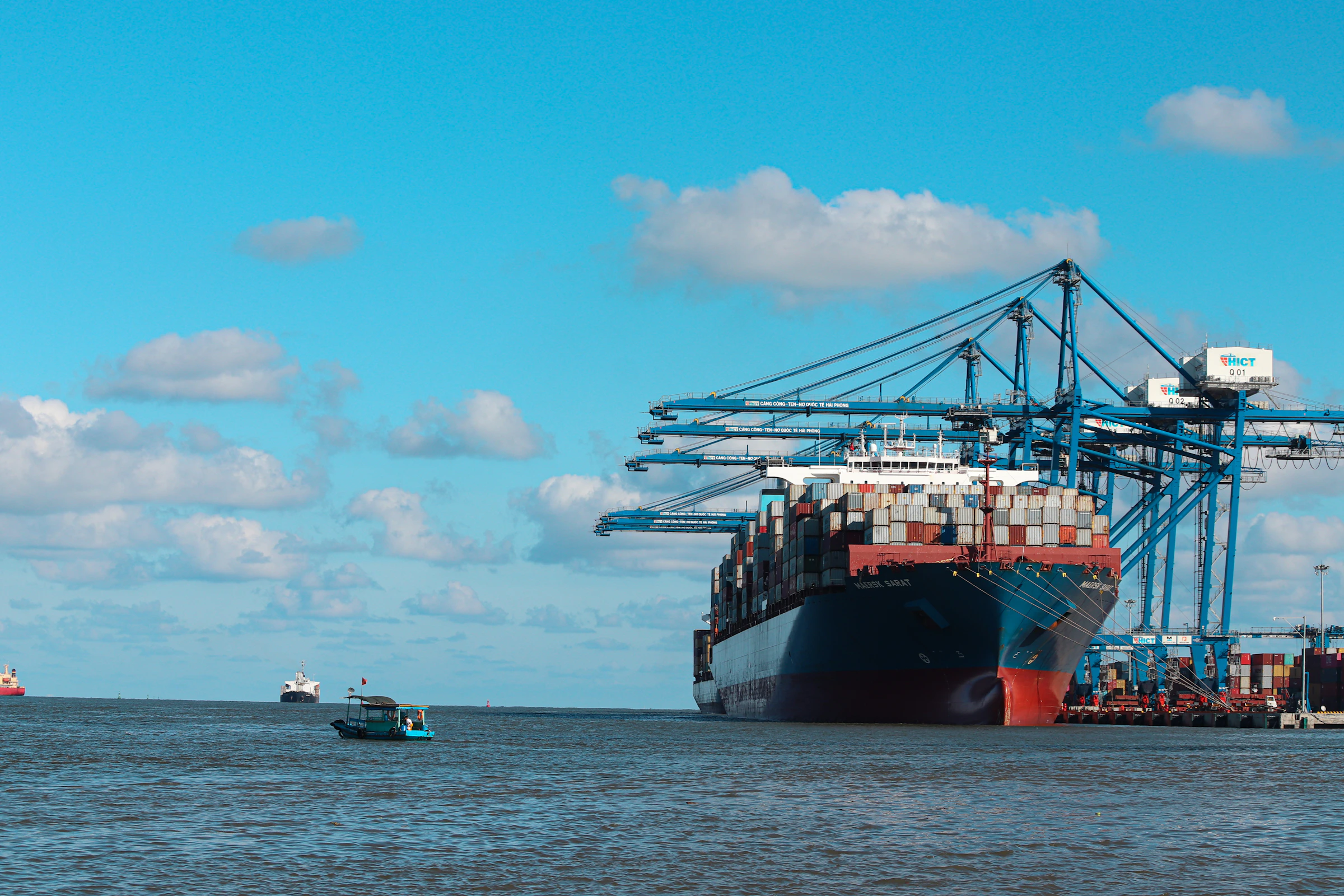 Global cargo port