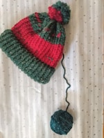 A stylish woolen bonnet inspired by Béarn's mountain colors