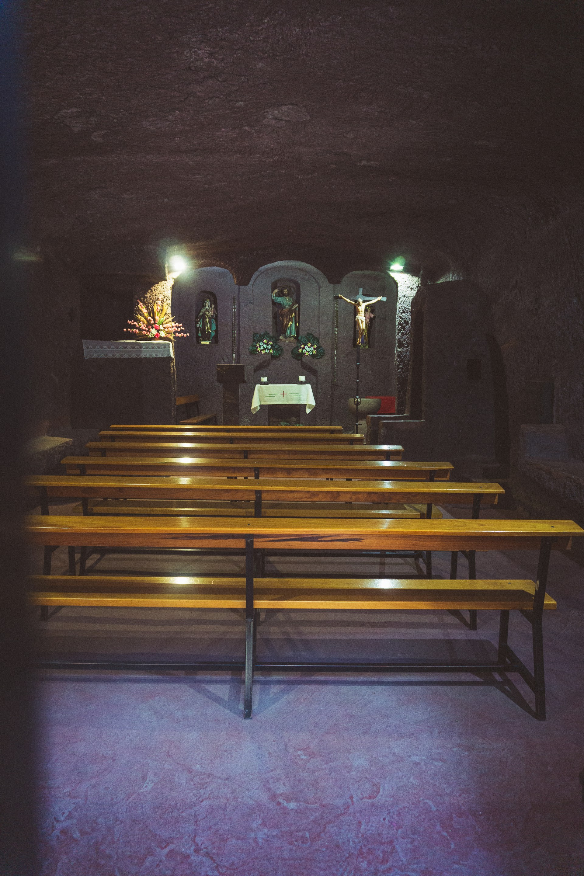 gray computer monitor