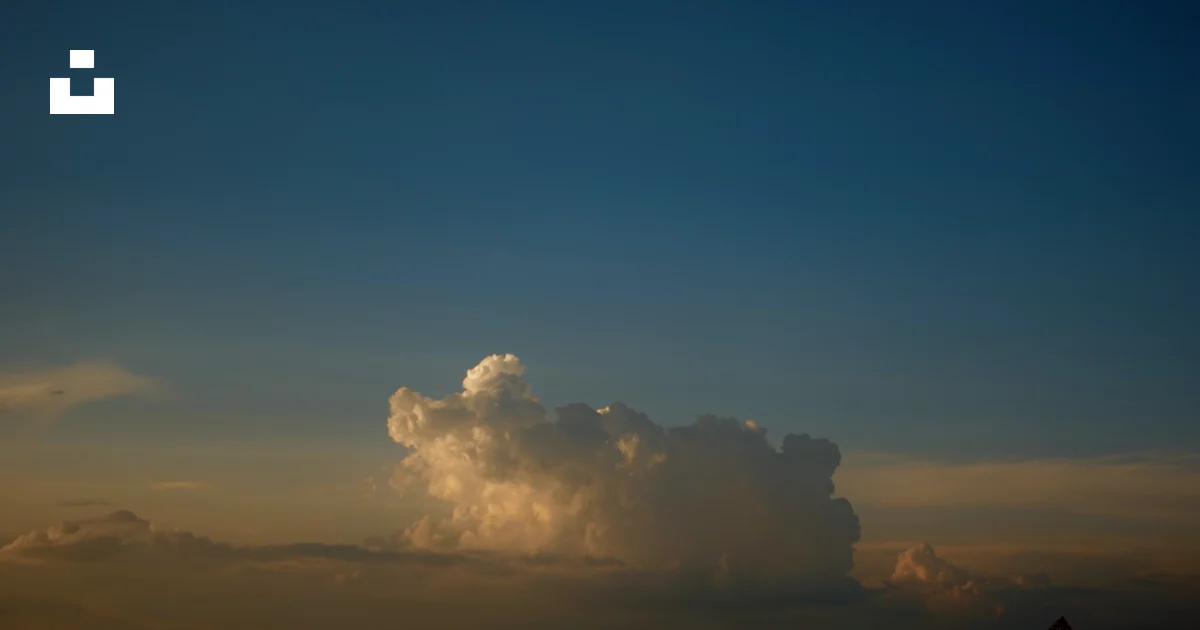 A large explosion in the sky photo – Free 理塘县 Image on Unsplash