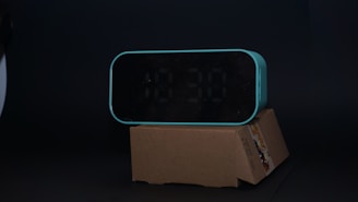 A courier handing over a package with a digital clock showing one hour.