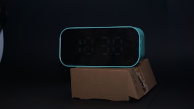 A courier handing over a package with a digital clock showing one hour.