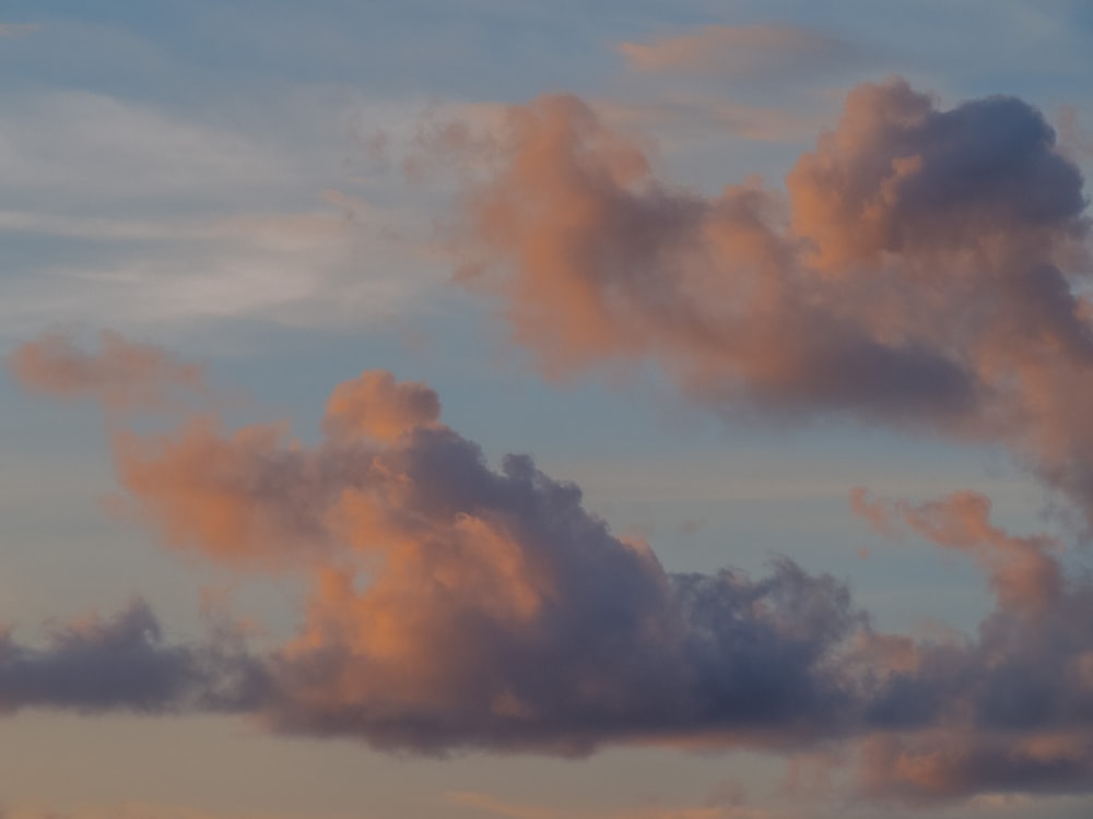 una gran formación de nubes