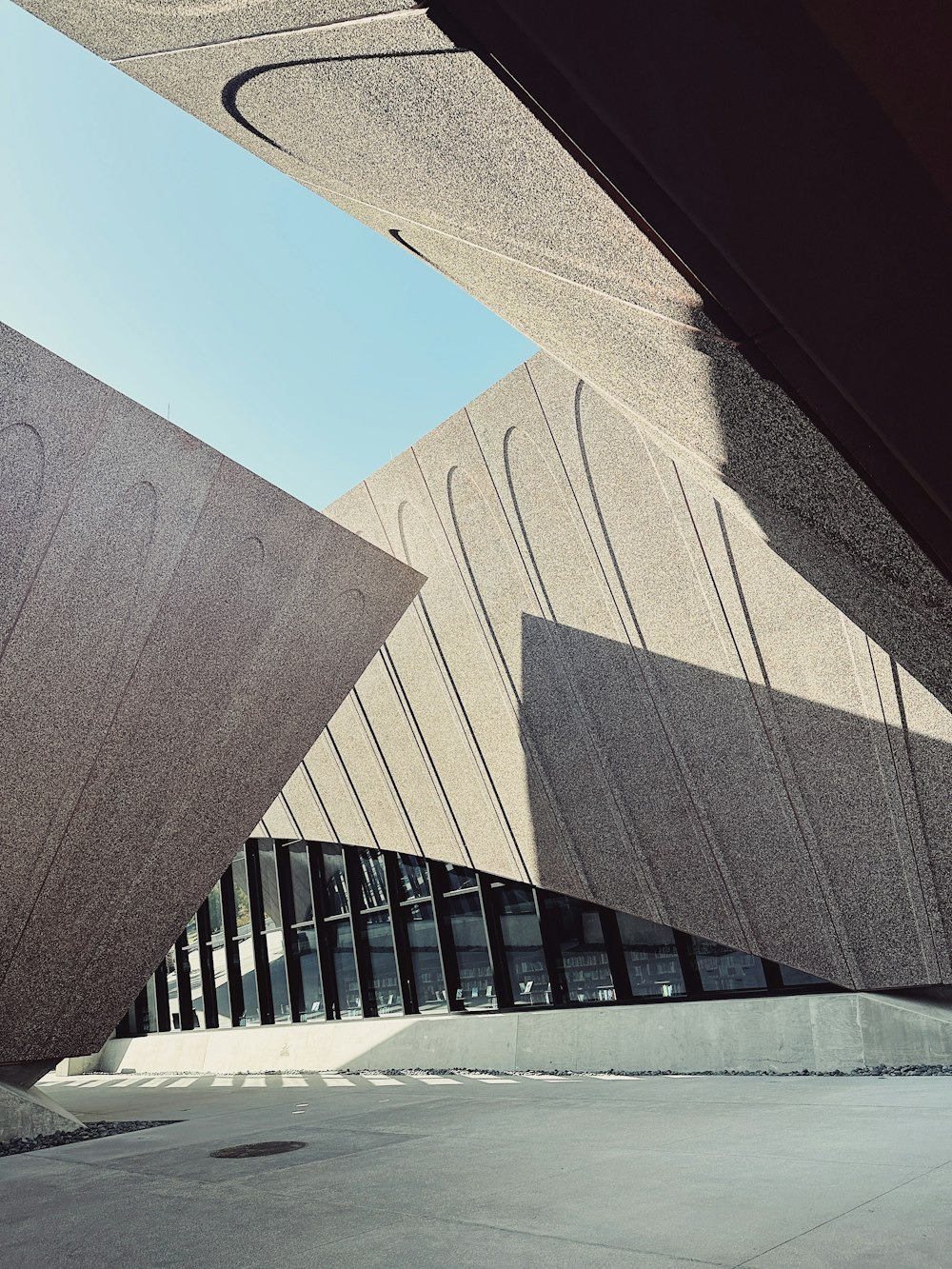 a building with a curved roof