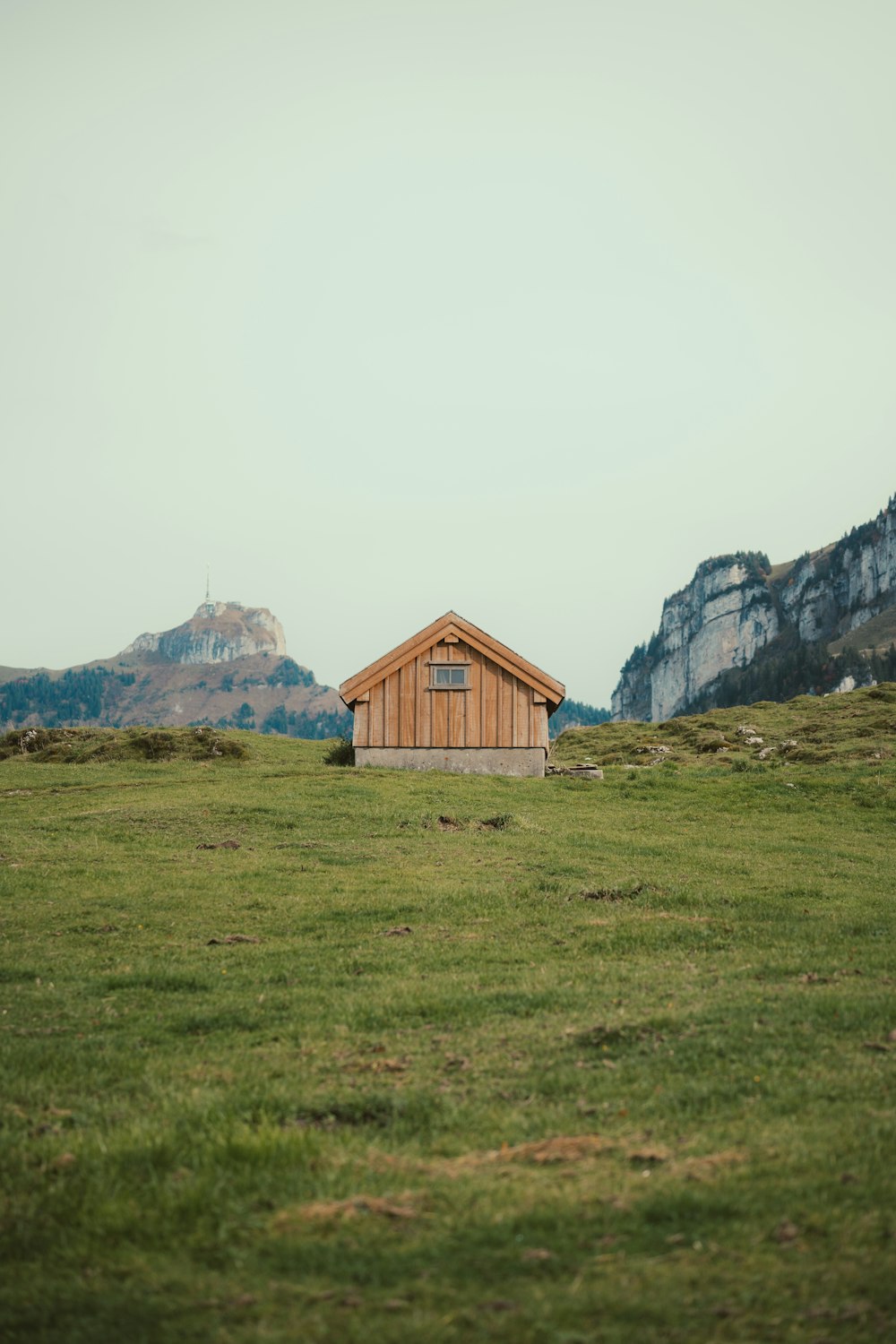 a small building in a grassy field